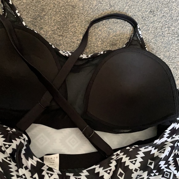 Enjoy the Sunshine Plus Size Tankini Aztec Swim Top - Picture 3 of 9